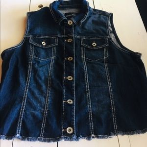 Sleeveless jean vest